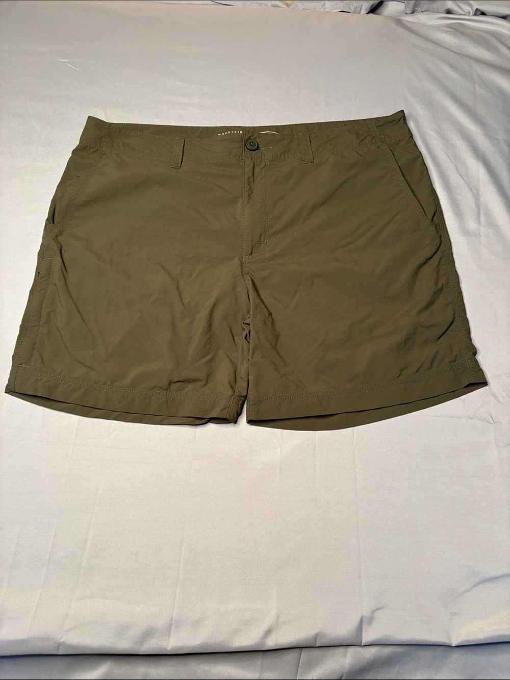 Mountain Hardwear Men’s Olive Flat-Front Outdoor Shorts Size 38